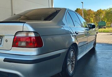 BMW 530 296.100 km 4.950 &euro; Köln 51147
