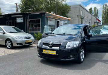 Toyota Auris 181.000 km 4.400 &euro; Bonn 53227