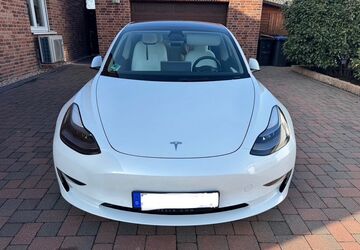 Tesla Model 3 85.000 km 28.500 &euro; Köln 51145