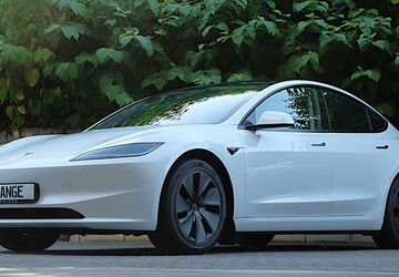 Tesla Model 3 47.891 km 39.980 &euro; Köln 50996