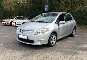 Toyota Auris 91.400 km 6.000 &euro; Koln 51143