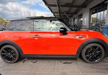 Mini Cooper 93.976 km 13.490 &euro; Köln 51107