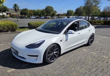 Tesla Model 3 9.593 km 31.999 &euro; Troisdorf 53844