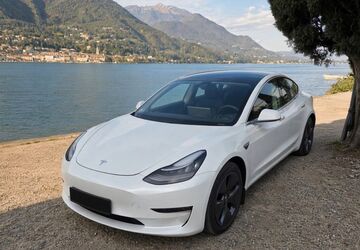 Tesla Model 3 31.000 km 28.999 &euro; Köln 50668