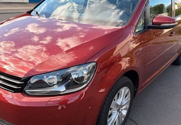 VW Touran 106.603 km 10.999 &euro; Sankt Augustin 53757