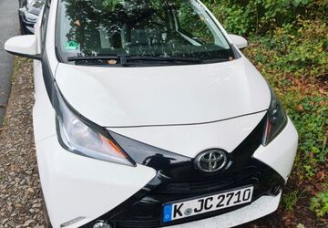 Toyota Aygo (X) 94.000 km 8.899 &euro; Rösrath 51503