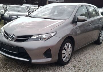 Toyota Auris 138.000 km 10.399 &euro; Bonn 53227