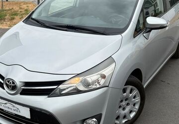 Toyota Verso 330.000 km 3.899 &euro; Köln (Ostheim) 51107