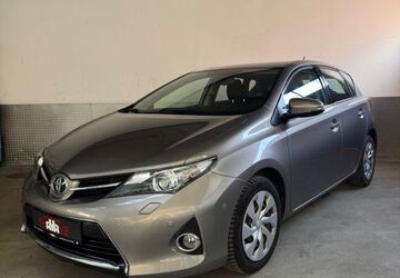 Toyota Auris 108.700 km 8.900 &euro; Solingen 42697