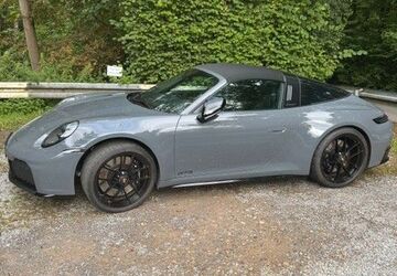 Porsche 992 2.800 km 205.000 &euro; Solingen 42719